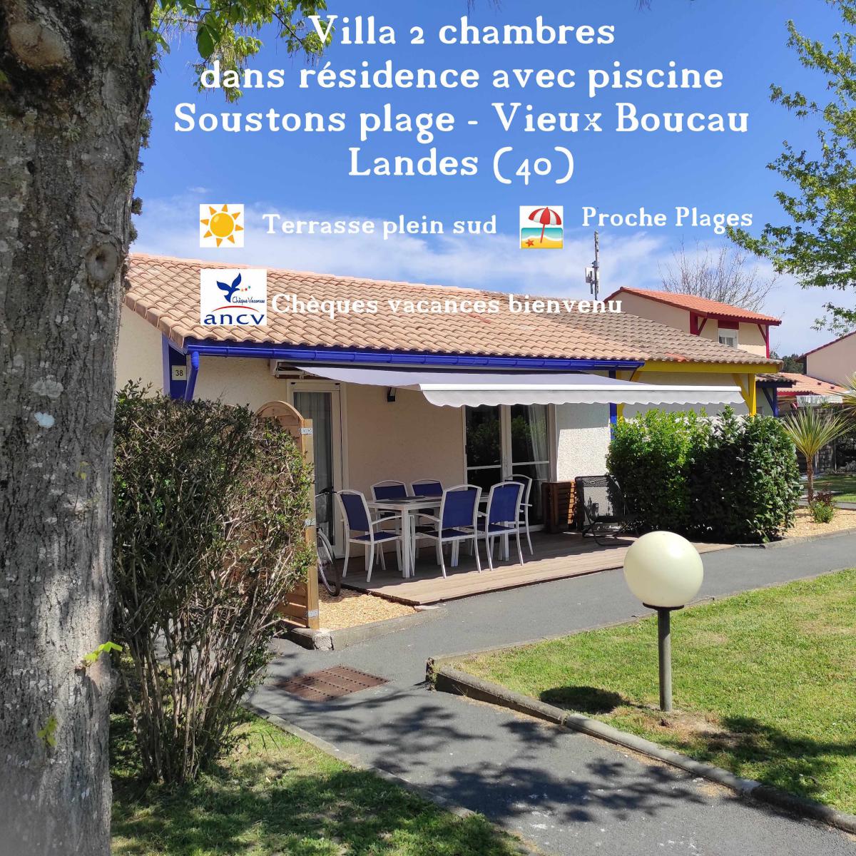 Vue de la villa et de la piscine